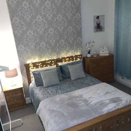 Stylish 91Sqm Victoria 2 Bedroom Apartment Bristol Bagian luar foto