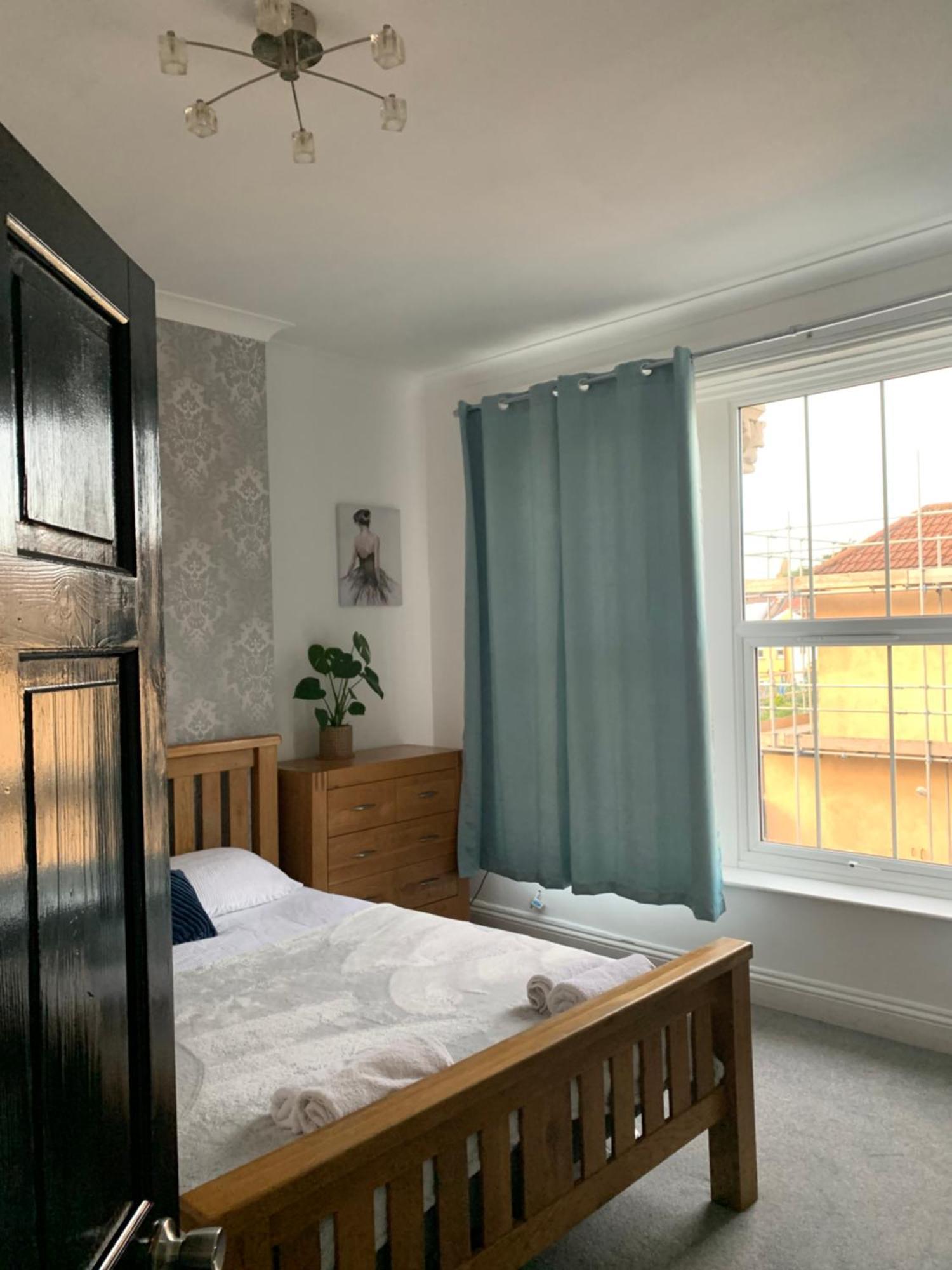 Stylish 91Sqm Victoria 2 Bedroom Apartment Bristol Bagian luar foto
