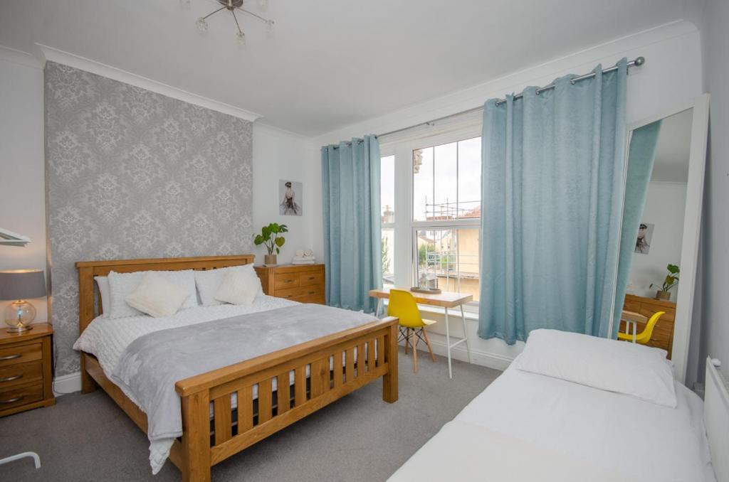 Stylish 91Sqm Victoria 2 Bedroom Apartment Bristol Bagian luar foto