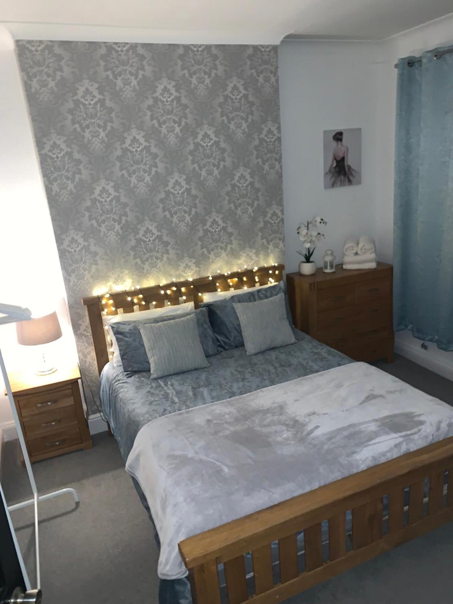 Stylish 91Sqm Victoria 2 Bedroom Apartment Bristol Bagian luar foto